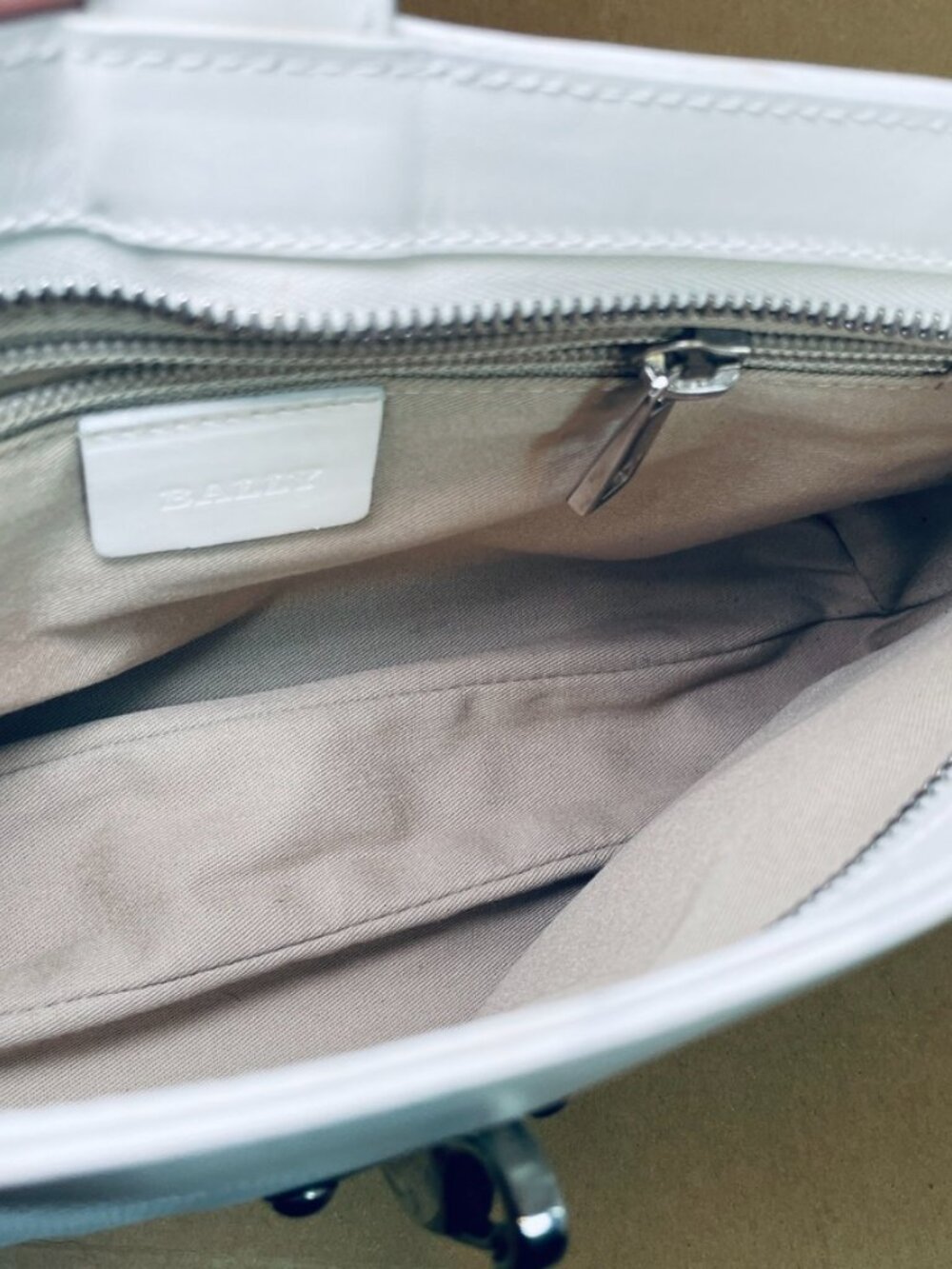 BALLY Vintage white leather baguette shoulder bag - Picture 5 of 11